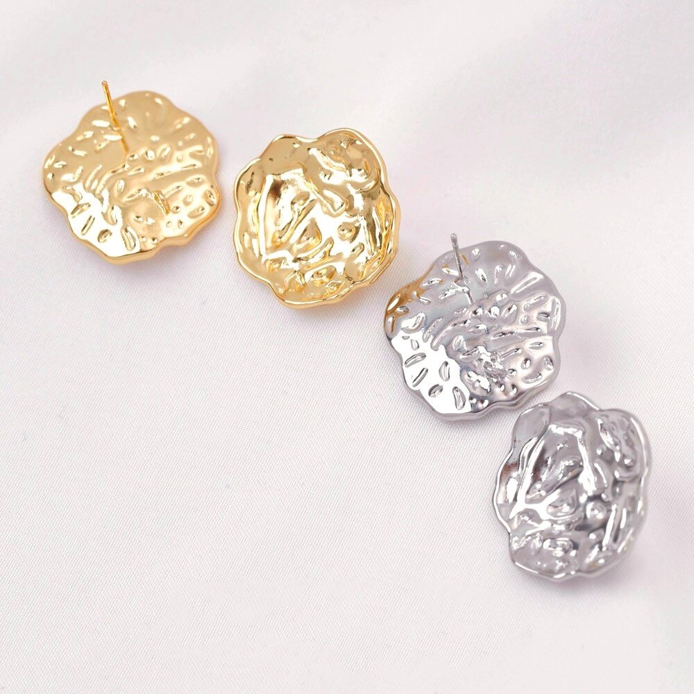 Pearl Stud Earrings - 2개 18K 금도금 주름 장식 꽃