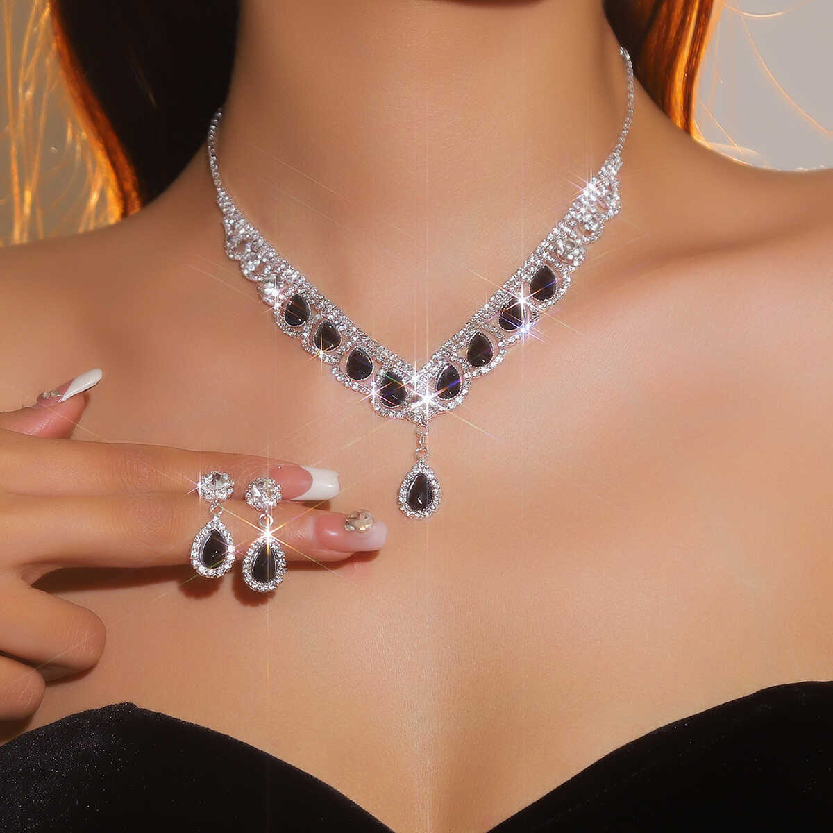 딩카 빈티지 다이아몬드 물방울 펜던트 목걸이 및 귀걸이 - Al Ain Jewelry & Watches Exhibition 2025 리뷰 및 가격